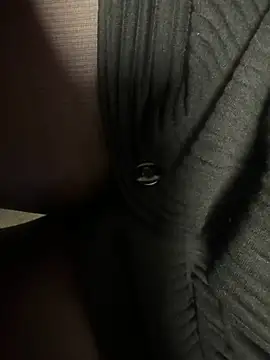 Snapshot of HiddenHoneyLDN chatting on 02/18/26, 01:18 HiddenHoneyLDN online show from 02/18/26, 01:18