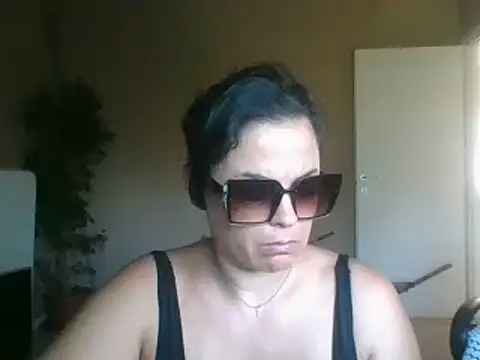 Snapshot of ITALIANASISIXX chatting on 06/22/26, 04:37 ITALIANASISIXX online show from 06/22/26, 04:37