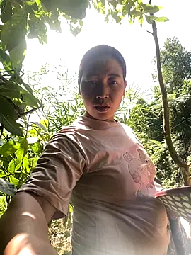 Snapshot of Lai005 chatting on 09/15/25, 04:45 Lai005 online show from 09/15/25, 04:45
