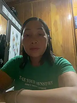 Snapshot of Lai005 chatting on 09/17/25, 02:52 Lai005 online show from 09/17/25, 02:52