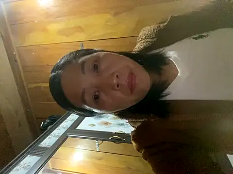 Snapshot of Lai005 chatting on 09/29/25, 01:22 Lai005 online show from 09/29/25, 01:22