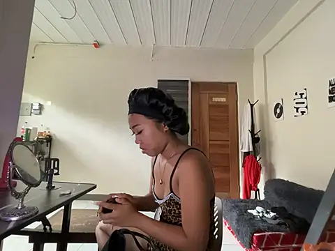 Snapshot of PinayLina18 chatting on 06/04/26, 04:18 PinayLina18 online show from 06/04/26, 04:18