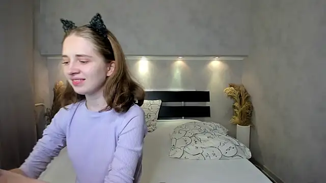 Camilla Kelly online show from 10/04/25, 01:03