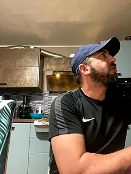 Snapshot of andrey1887 chatting on 11/21/25, 12:43 andrey1887 online show from 11/21/25, 12:43