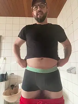 Snapshot of andrey1887 chatting on 02/17/26, 02:02 andrey1887 online show from 02/17/26, 02:02