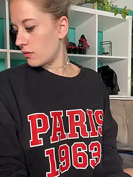 Snapshot of TheRealJessyLey chatting on 09/18/25, 11:40 TheRealJessyLey online show from 09/18/25, 11:40