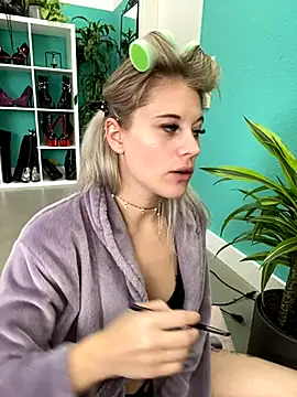 Snapshot of TheRealJessyLey chatting on 10/03/25, 09:17 TheRealJessyLey online show from 10/03/25, 09:17