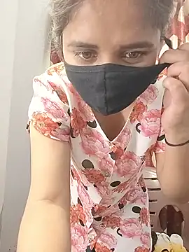 Snapshot of Ruhi_07 chatting on 06/19/26, 04:06 Ruhi 07 online show from 06/19/26, 04:06