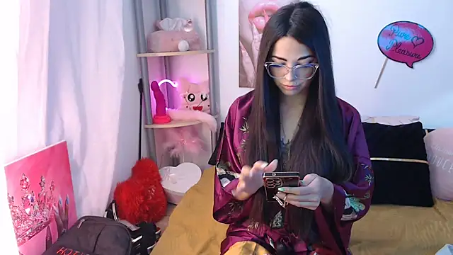 Snapshot of Tyna_Veliksa chatting on 10/28/25, 09:46 Tyna Veliksa online show from 10/28/25, 09:46