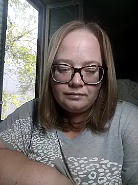Snapshot of LillyWilly chatting on 10/06/25, 10:45 LillyWilly online show from 10/06/25, 10:45