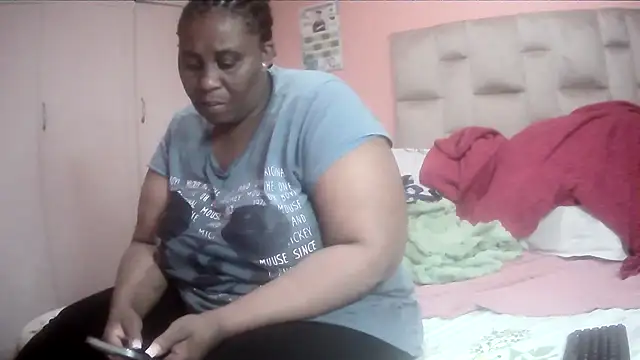 Snapshot of HUGEASSXXXXX chatting on 05/17/26, 09:11 HUGEASSXXXXX online show from 05/17/26, 09:11