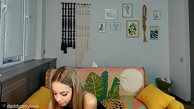 Snapshot of daddyonlyloveme chatting on 09/10/25, 08:20 daddyonlyloveme online show from 09/10/25, 08:20