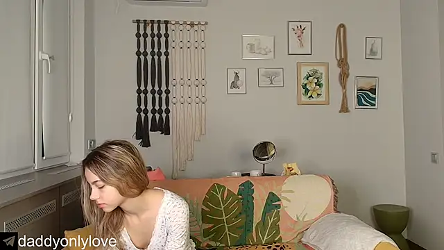 Snapshot of daddyonlyloveme chatting on 10/28/25, 09:06 daddyonlyloveme online show from 10/28/25, 09:06