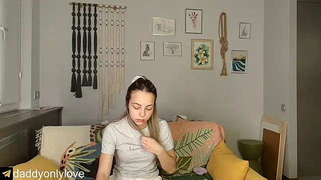 Snapshot of daddyonlyloveme chatting on 11/15/25, 09:21 daddyonlyloveme online show from 11/15/25, 09:21