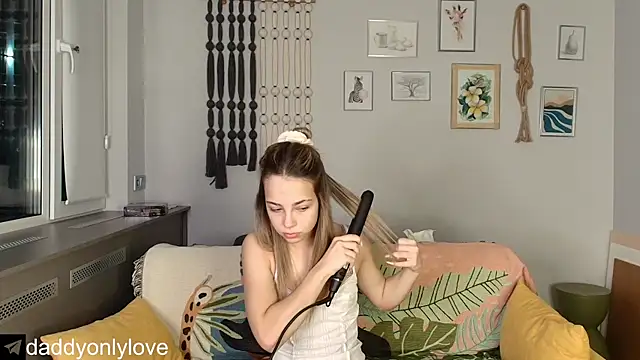 Snapshot of daddyonlyloveme chatting on 11/17/25, 09:20 daddyonlyloveme online show from 11/17/25, 09:20