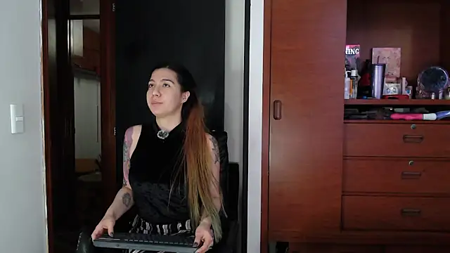 karlamoon23 online show from 09/22/25, 10:34