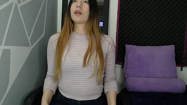 karlamoon23 online show from 12/04/25, 09:23