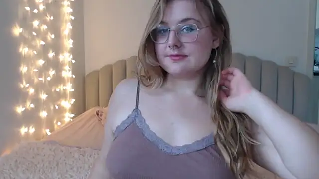 Snapshot of AgnesRoseCams chatting on 07/06/26, 03:58 AgnesRoseCams online show from 07/06/26, 03:58