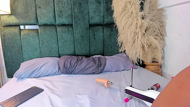 Chloe jackson25 online show from 02/19/26, 06:37