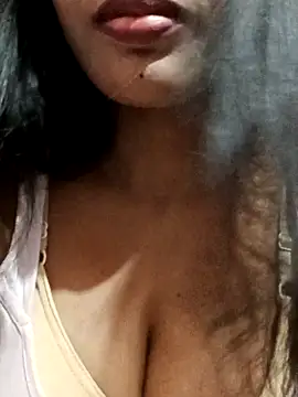 Snapshot of kaviyaponnu0987 chatting on 09/27/25, 07:41 kaviyaponnu0987 online show from 09/27/25, 07:41