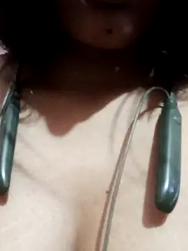 Snapshot of kaviyaponnu0987 chatting on 11/02/25, 10:39 kaviyaponnu0987 online show from 11/02/25, 10:39