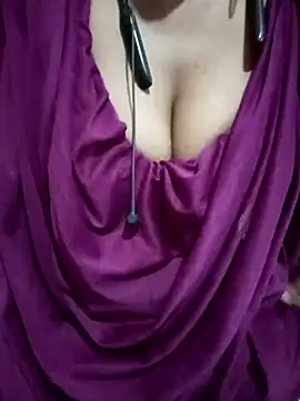 Snapshot of kaviyaponnu0987 chatting on 02/07/26, 02:10 kaviyaponnu0987 online show from 02/07/26, 02:10