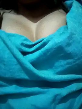 Snapshot of kaviyaponnu0987 chatting on 02/11/26, 09:42 kaviyaponnu0987 online show from 02/11/26, 09:42