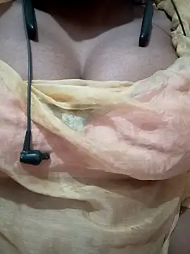 Snapshot of kaviyaponnu0987 chatting on 02/13/26, 08:38 kaviyaponnu0987 online show from 02/13/26, 08:38