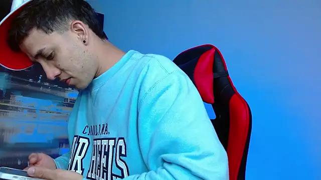 alexgiraldo   online show from 03/25/26, 02:50