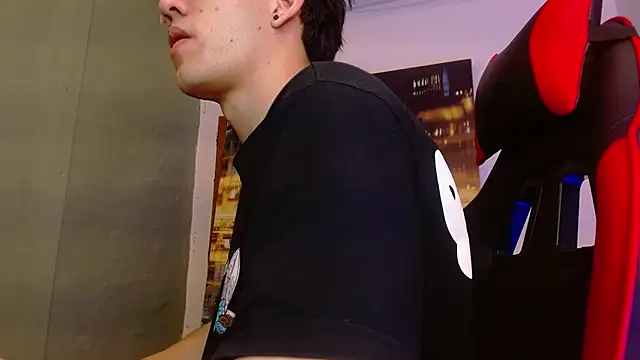 Snapshot of alexgiraldo__ chatting on 05/07/26, 11:54 alexgiraldo online show from 05/07/26, 11:54