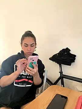 Snapshot of jessens144 chatting on 09/10/25, 03:34 jessens144 online show from 09/10/25, 03:34