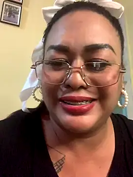 Snapshot of EmmaKantutera chatting on 11/13/25, 04:11 EmmaKantutera online show from 11/13/25, 04:11