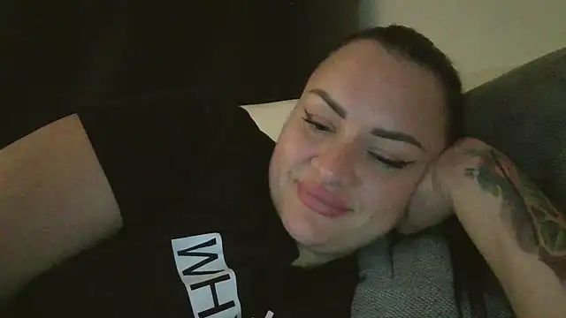 Snapshot of AliTemptress chatting on 10/05/25, 03:49 AliTemptress online show from 10/05/25, 03:49