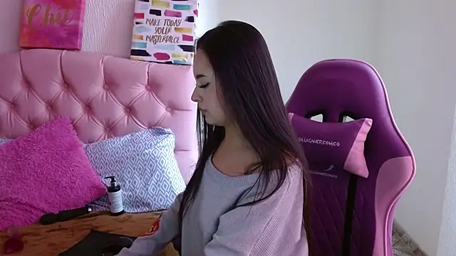 Snapshot of Emma-Flowers chatting on 09/29/25, 07:30 Emma-Flowers online show from 09/29/25, 07:30