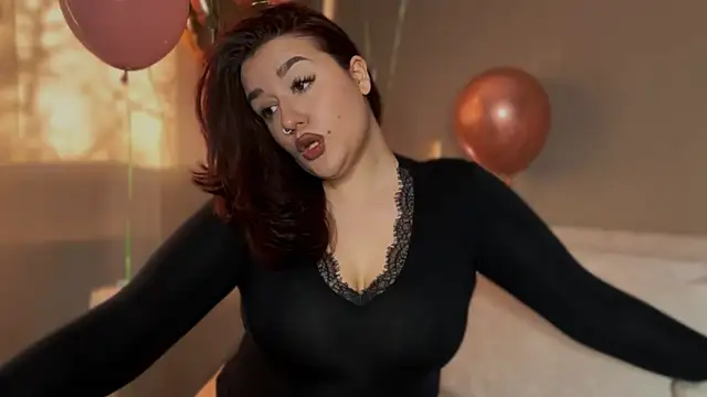 Snapshot of MissAdena chatting on 05/01/26, 11:04 MissAdena online show from 05/01/26, 11:04