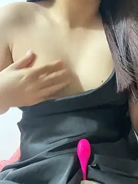 Snapshot of SiennaQueen18 chatting on 10/02/25, 05:03 SiennaQueen18 online show from 10/02/25, 05:03