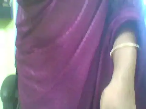 Snapshot of Hot_Rose2 chatting on 05/19/26, 02:18 Hot Rose2 online show from 05/19/26, 02:18