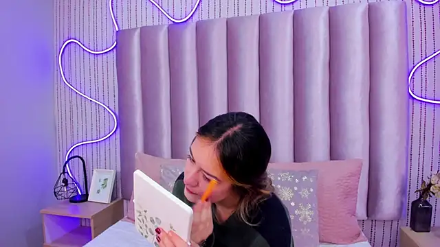 SamanthaPeachss online show from 11/07/25, 11:54