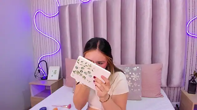 SamanthaPeachss online show from 11/08/25, 11:54