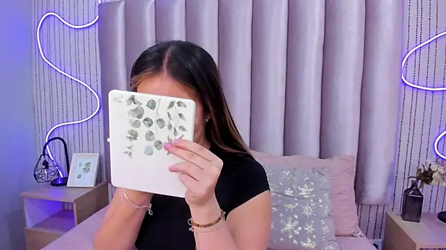 SamanthaPeachss online show from 11/11/25, 11:43