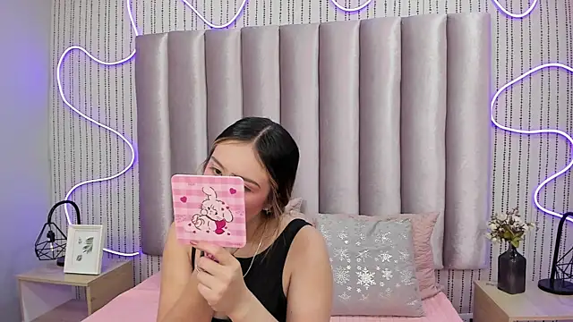 SamanthaPeachss online show from 12/19/25, 12:01