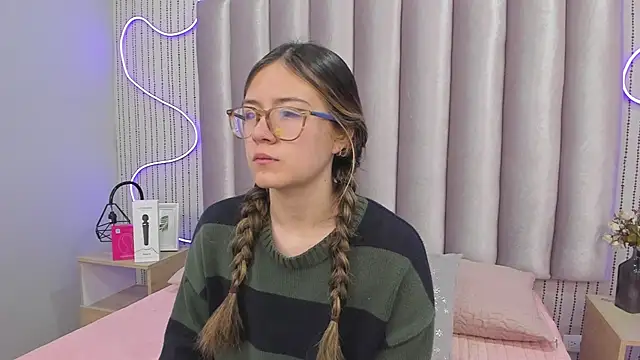 SamanthaPeachss online show from 01/06/26, 11:47