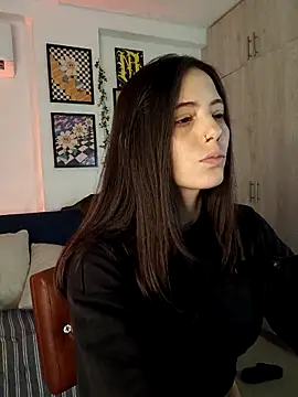 Snapshot of mishelkrave_ chatting on 10/06/25, 01:36 mishelkrave  online show from 10/06/25, 01:36