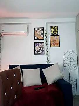 Snapshot of mishelkrave_ chatting on 10/09/25, 01:25 mishelkrave  online show from 10/09/25, 01:25