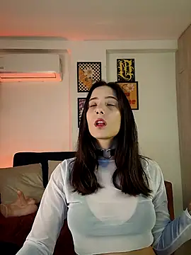 Snapshot of mishelkrave_ chatting on 10/18/25, 01:08 mishelkrave  online show from 10/18/25, 01:08