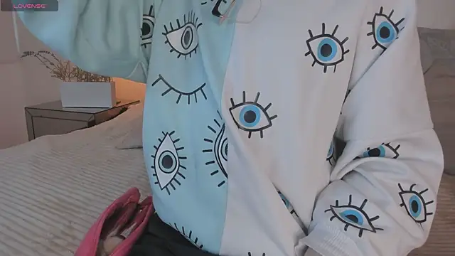 Megan DH online show from 10/15/25, 12:05