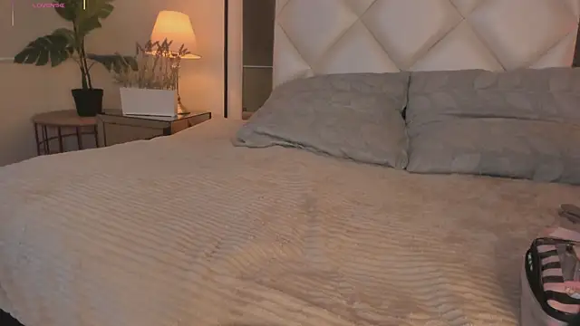 Megan DH online show from 10/22/25, 11:54