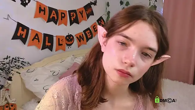 Snapshot of Evi_Brook chatting on 10/18/25, 11:33 Evi Brook online show from 10/18/25, 11:33