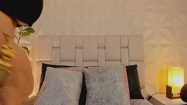 scarlettadams   online show from 12/15/25, 11:58