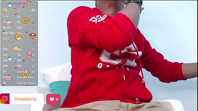 Snapshot of mike_black_22 chatting on 10/05/25, 12:42 mike black 22 online show from 10/05/25, 12:42